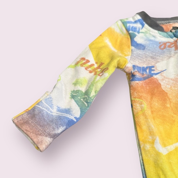 Baby Nike One Piece Footie Set - Gray Smiley Face and Multicolor - Picture 6 of 9